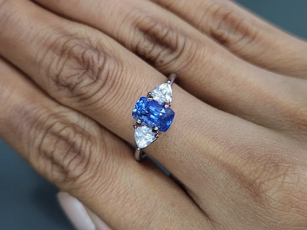 Unheated sapphire Cornflower Blue cushion cut 2.02 carats, Sri Lanka Image №5