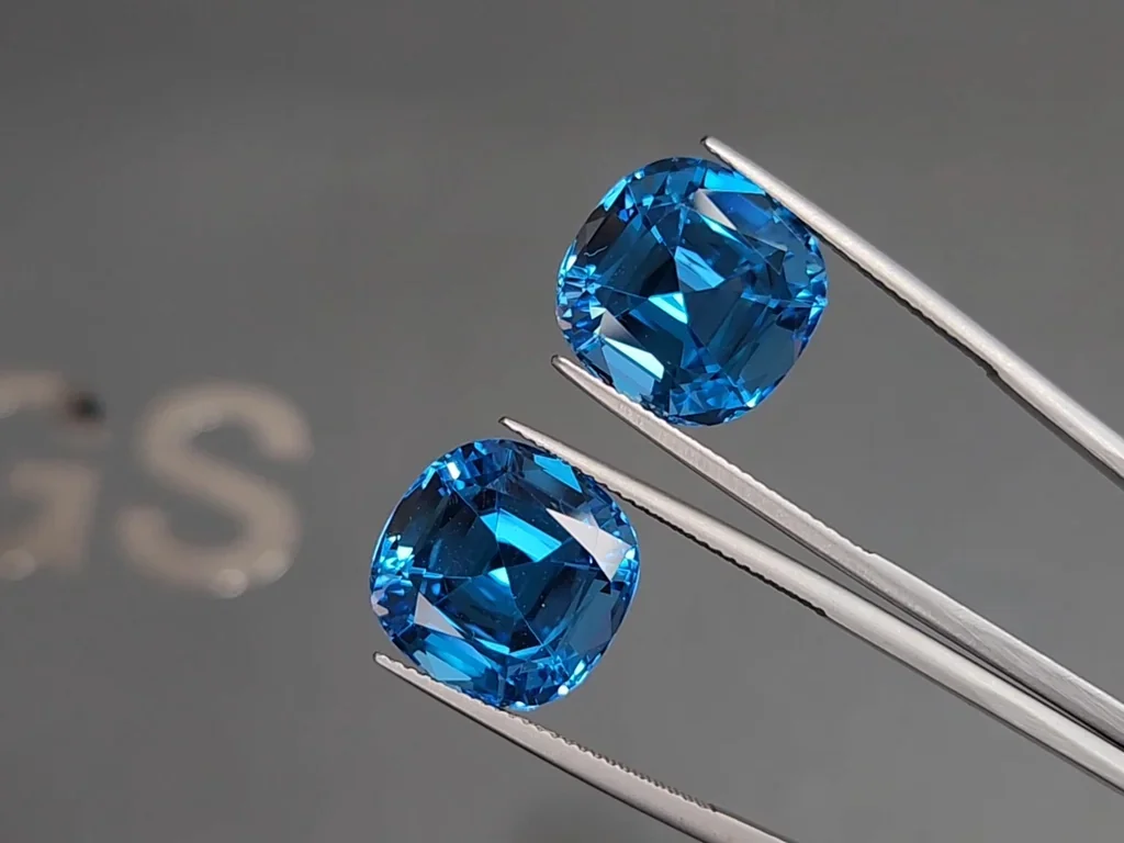 Pair of topaz Swiss Blue cushion cut 27.37carats, Brazil Image №3