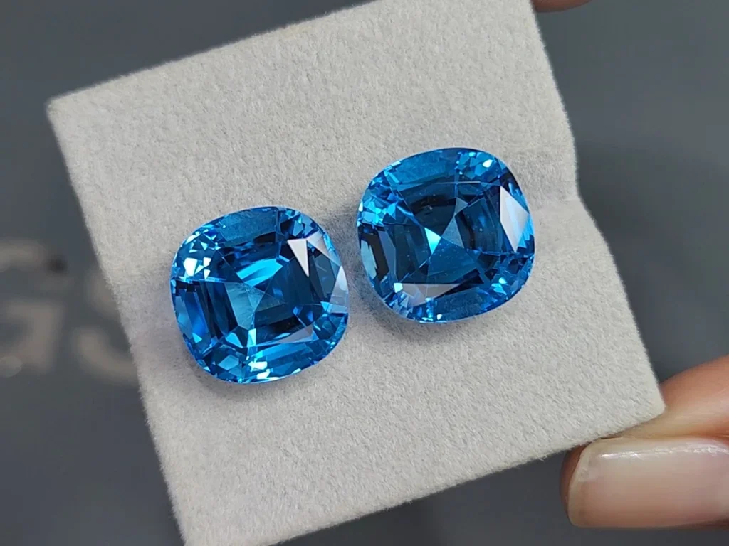 Pair of topaz Swiss Blue cushion cut 27.37carats, Brazil Image №4