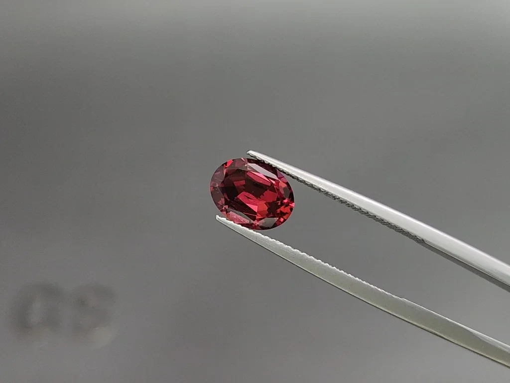 Rhodolite garnet oval cut 2.14 carats, Madagascar Image №3