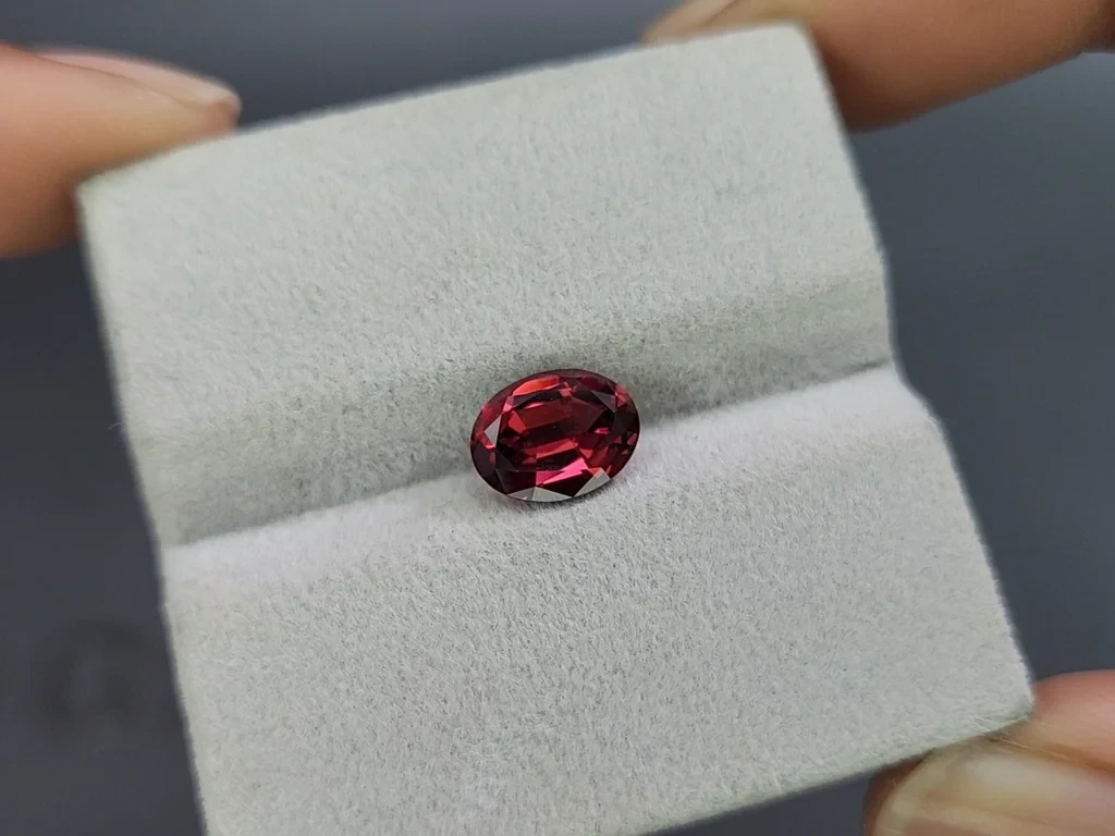 Rhodolite garnet oval cut 2.14 carats, Madagascar Image №4