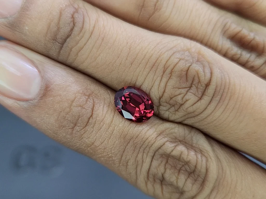 Rhodolite garnet oval cut 2.14 carats, Madagascar Image №2