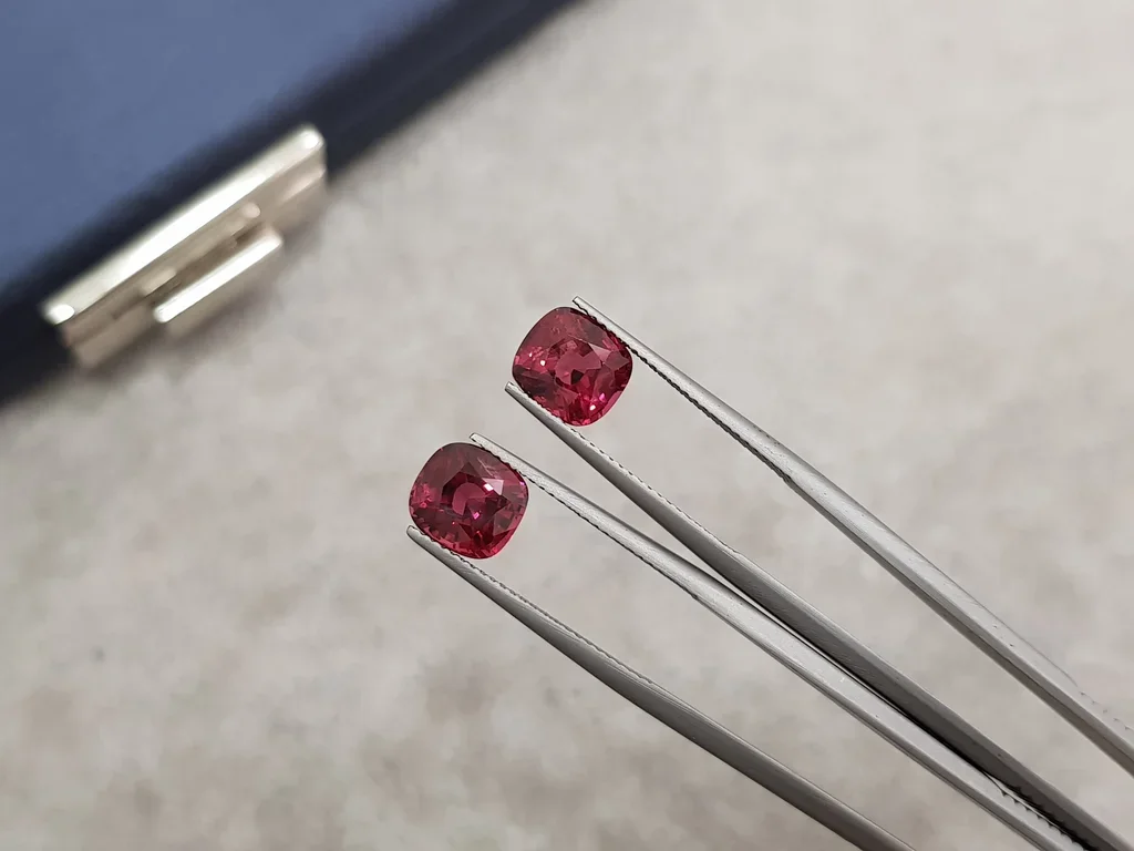 Pair of bright red cushion cut Mahenge spinels 5.03 carats, Tanzania Image №3