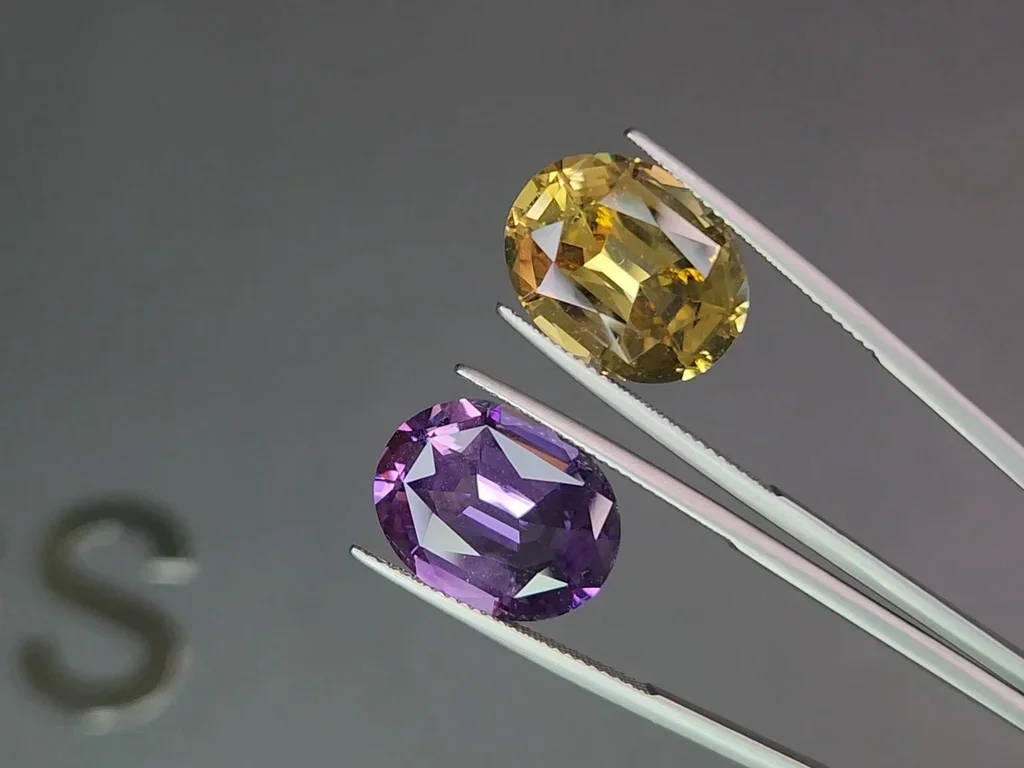 Contrasting pair of purple amethyst and yellow citrine in a precision cut oval 17.65 carats, Africa Image №3