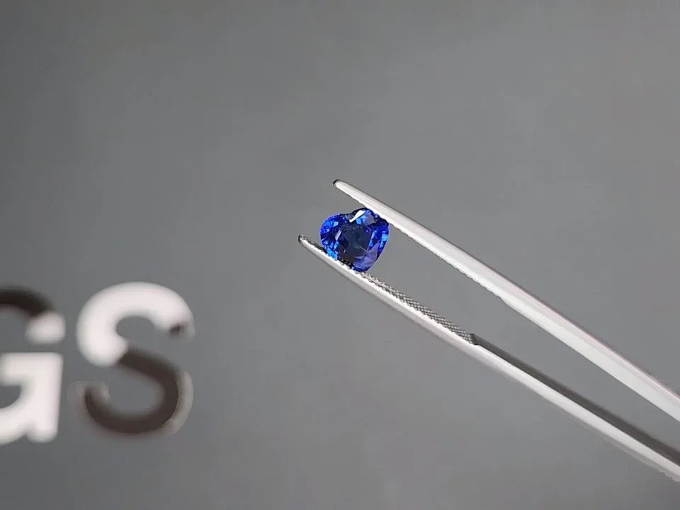 Royal Blue sapphire in heart shape 1.31 carats, Sri Lanka Image №3
