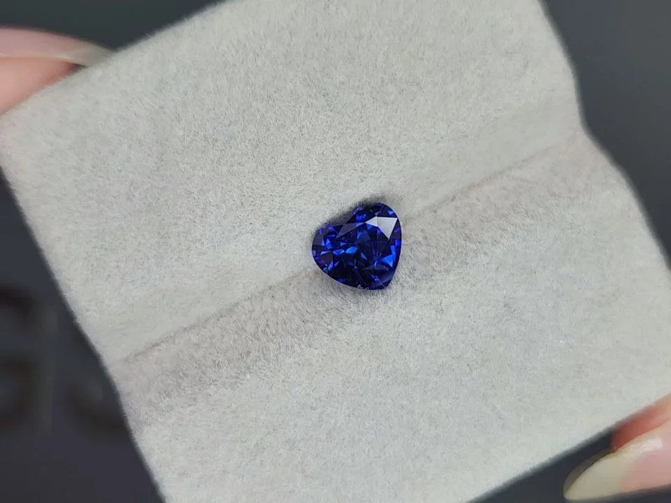 Royal Blue sapphire in heart shape 1.31 carats, Sri Lanka Image №4