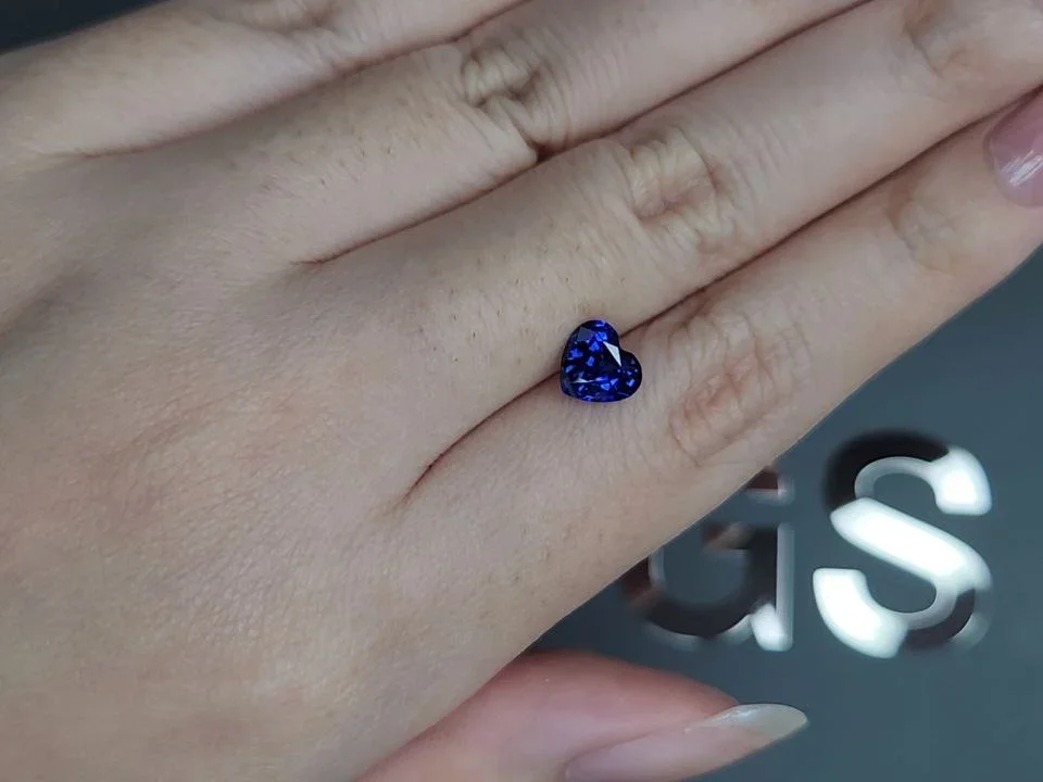 Royal Blue sapphire in heart shape 1.31 carats, Sri Lanka Image №2