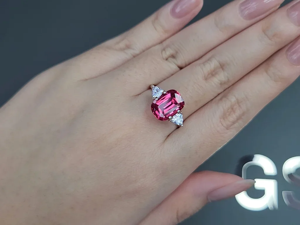 Vivid pink Mahenge spinel in cushion cut 4.04 carats, Tanzania  Image №5
