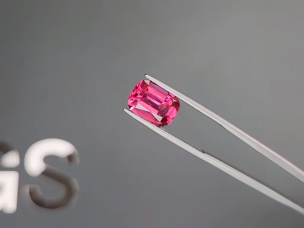 Vivid pink Mahenge spinel in cushion cut 4.04 carats, Tanzania  Image №3