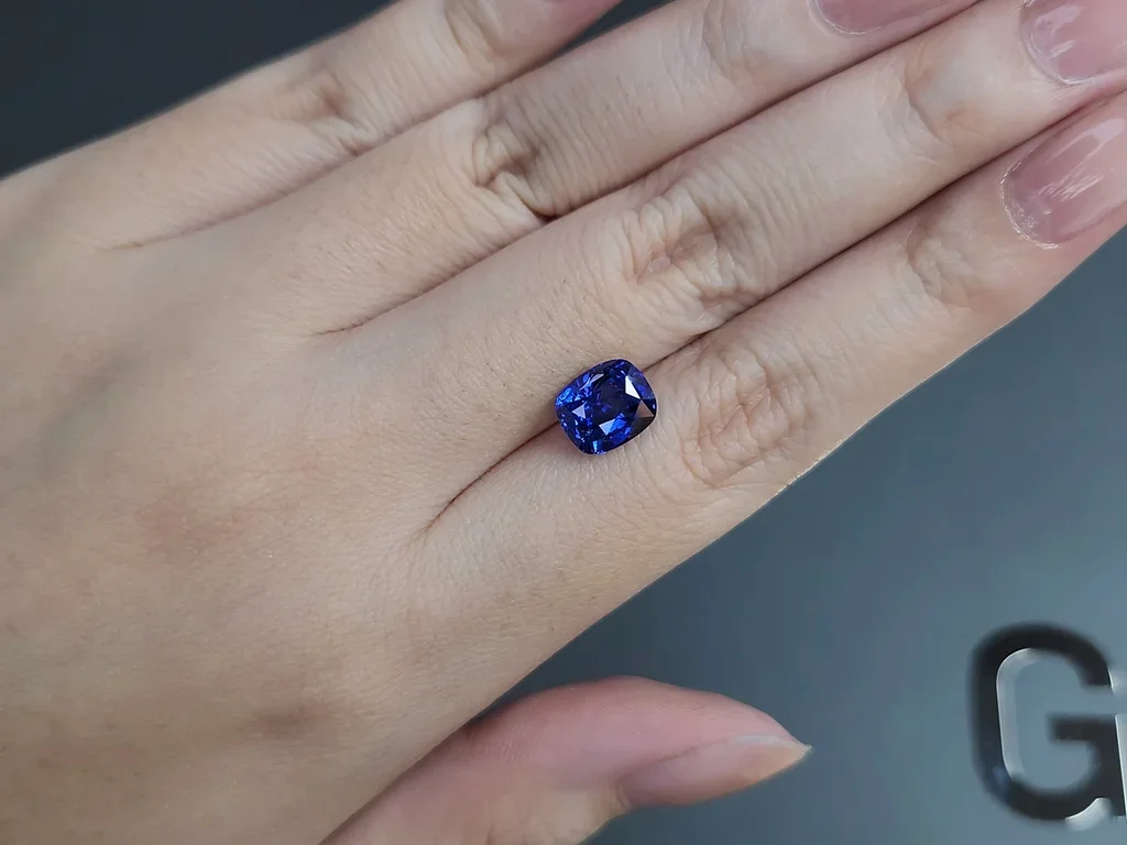 Unheated Royal Blue sapphire in cushion cut 3.09 carats, Sri Lanka Image №2