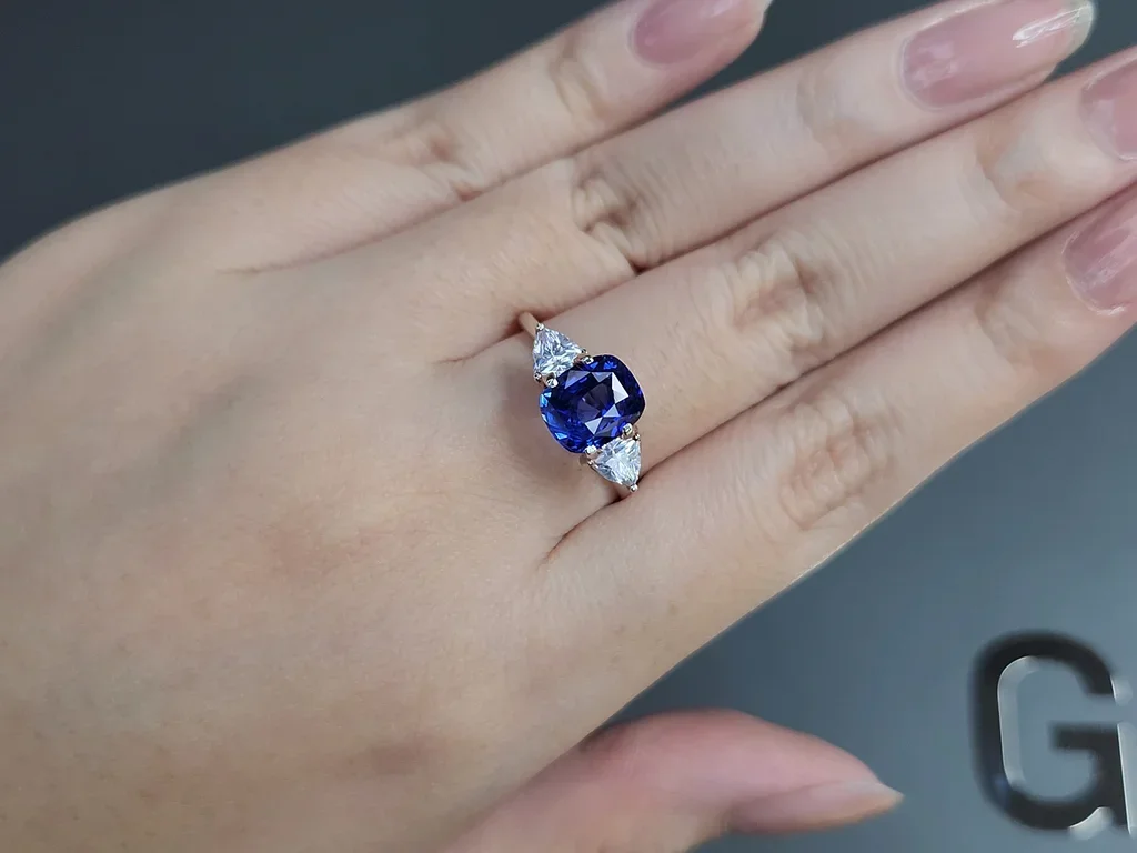 Unheated Royal Blue sapphire in cushion cut 3.09 carats, Sri Lanka Image №5