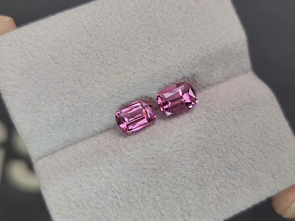 Pair of rhodolite garnets  cushion cut 2.25 carats, Tanzania Image №4