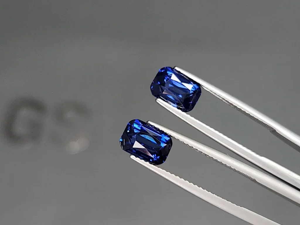 Pair of sapphires Royal Blue cushion cut 5.40 carats, Sri Lanka Image №3