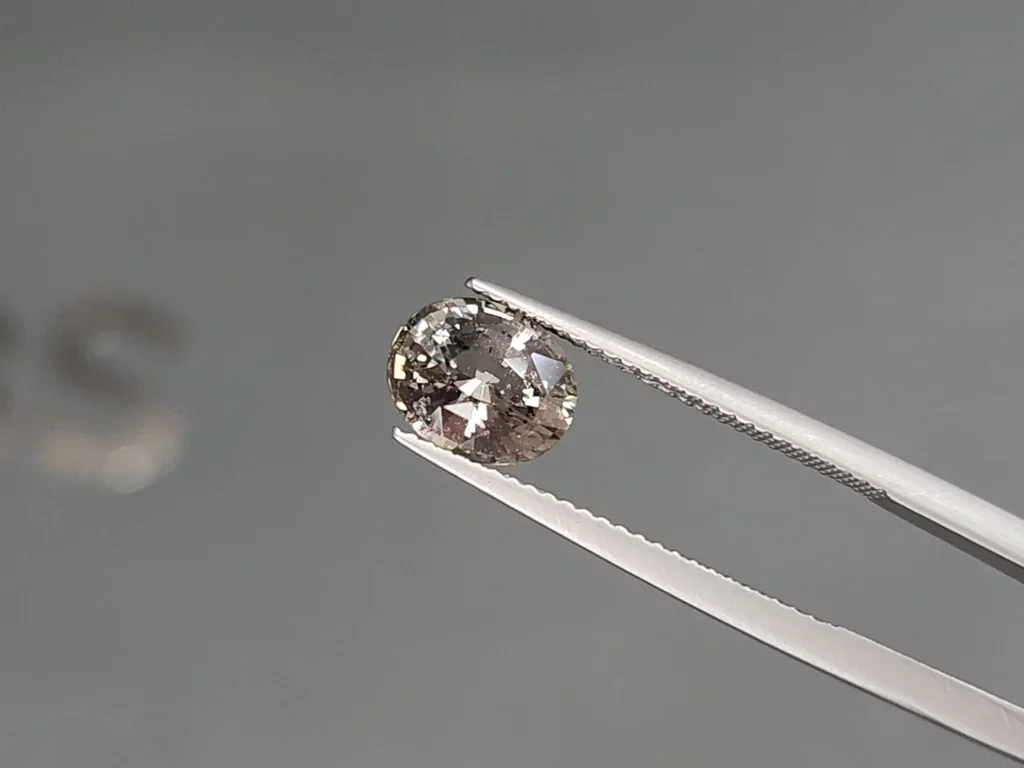 Unheated green sapphire oval cut 2.28 carats, Sri Lanka Image №3