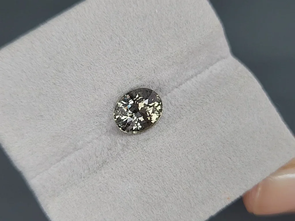 Unheated green sapphire oval cut 2.28 carats, Sri Lanka Image №4