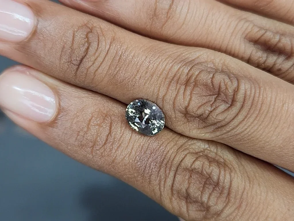 Unheated green sapphire oval cut 2.28 carats, Sri Lanka Image №2