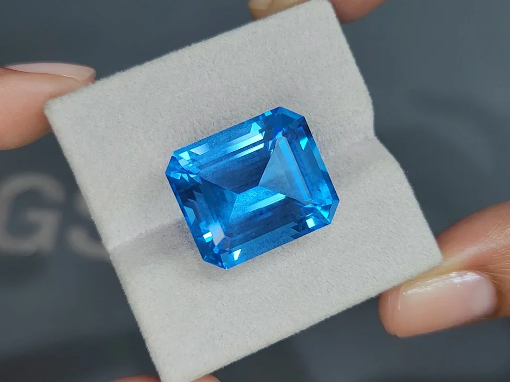 Large topaz Swiss Blue octagon cut 30.60 carats, Brazil Image №4