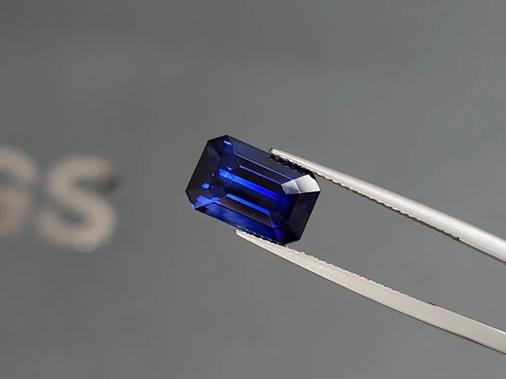 Sapphire Royal Blue octagon cut 6.05 carats, Sri Lanka  Image №3