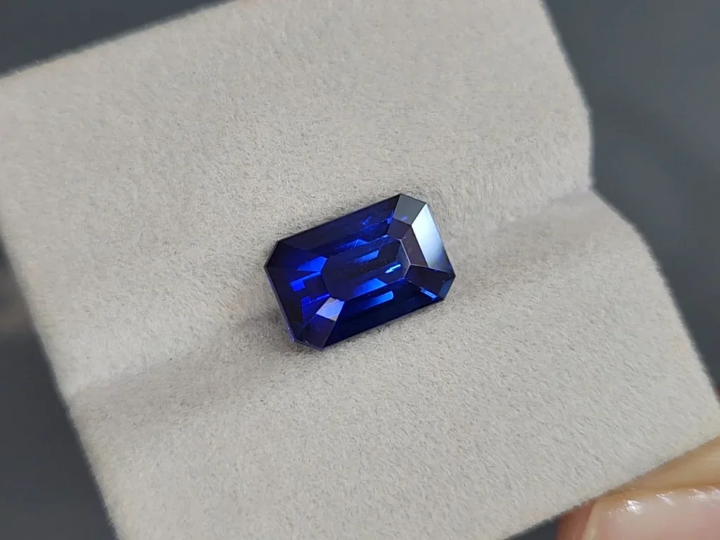 Sapphire Royal Blue octagon cut 6.05 carats, Sri Lanka  Image №4