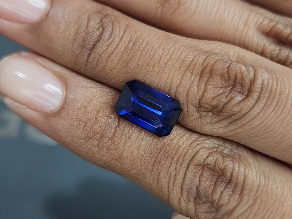 Sapphire Royal Blue octagon cut 6.05 carats, Sri Lanka  Image №2