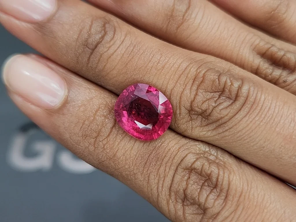 Rubellite tourmaline cushion cut 5.09 carats, Africa Image №2