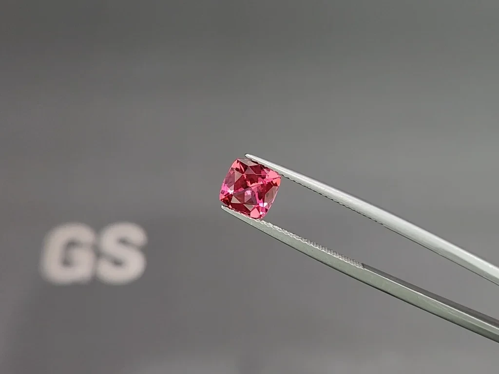 Spinel Mahenge Hot Pink cushion cut 1.66 carats, Tanzania Image №3