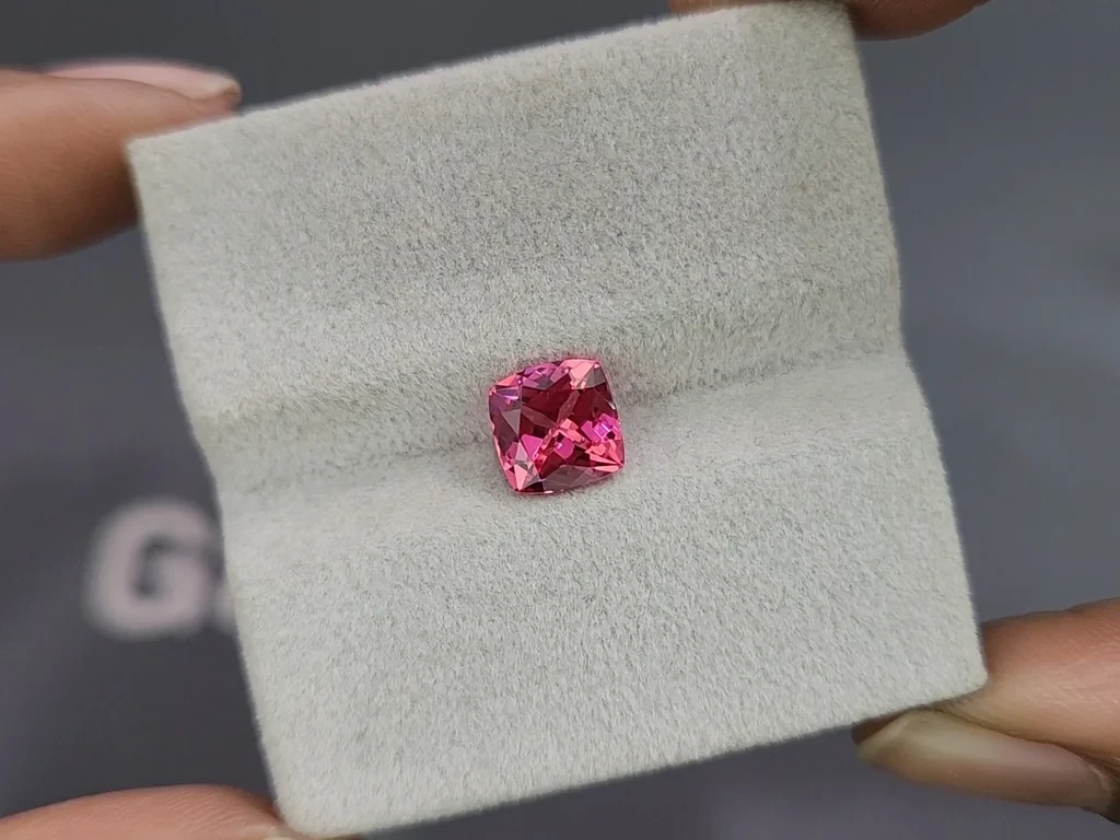 Spinel Mahenge Hot Pink cushion cut 1.66 carats, Tanzania Image №4