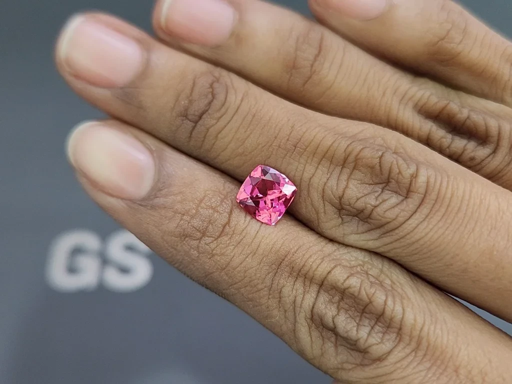 Spinel Mahenge Hot Pink cushion cut 1.66 carats, Tanzania Image №2