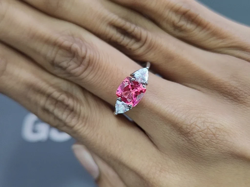Spinel Mahenge Hot Pink cushion cut 1.66 carats, Tanzania Image №5