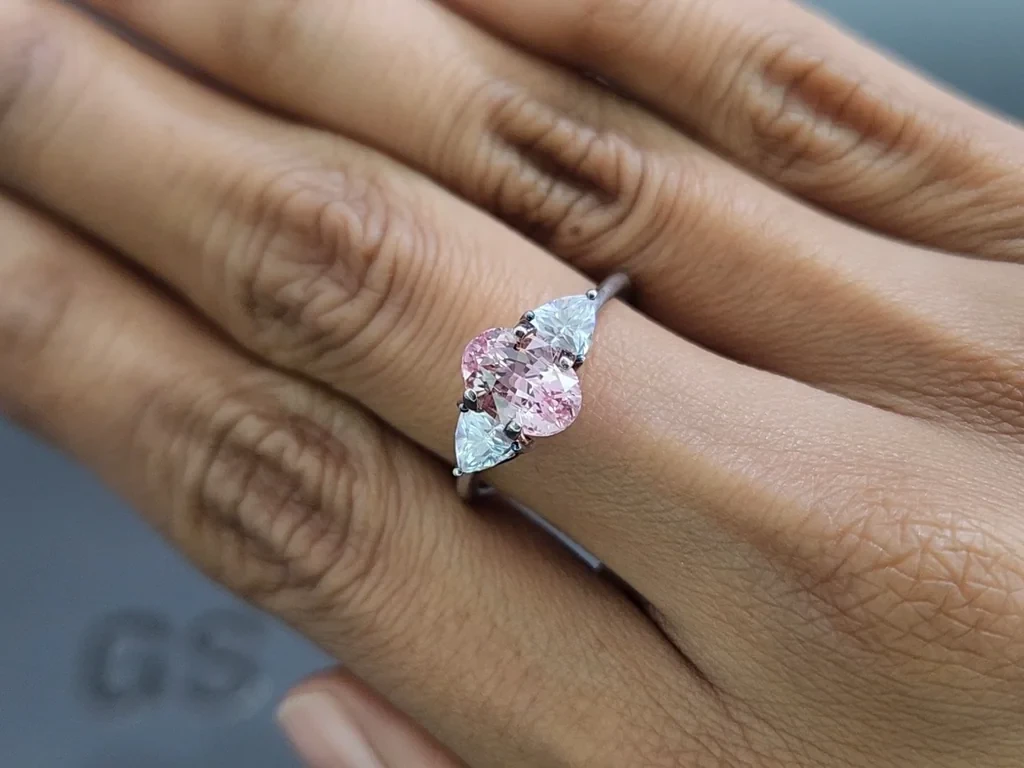 Unheated sapphire Padparadscha 2.18 carats oval cut, Sri Lanka  Image №5