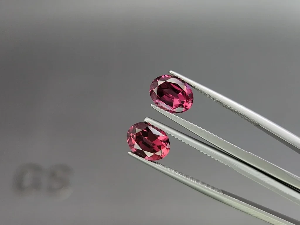 Pair of garnets rhodolite oval cut 4.55 carats, Madagascar Image №3