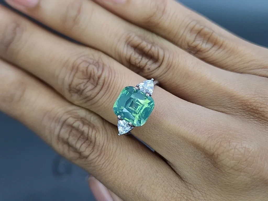 Green zircon cushion cut 5.54 carats, Tanzania Image №5