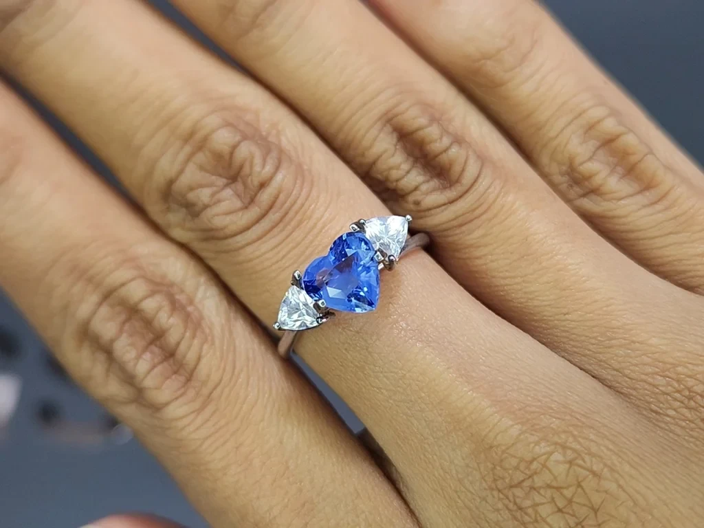Blue sapphire heart shaped  2.01carats , Sri Lanka Image №5