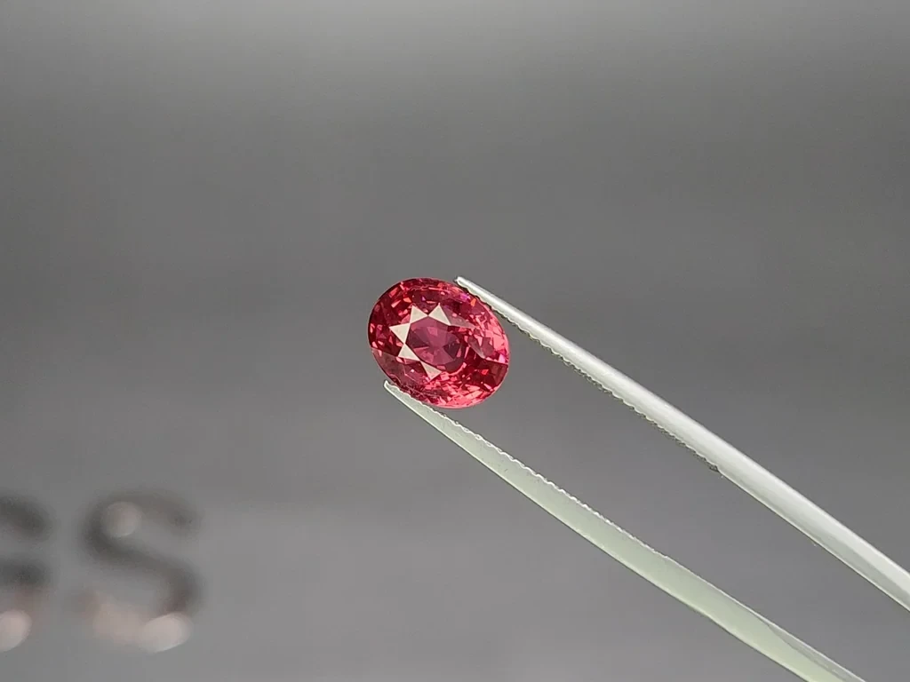 Spinel Mahenge Vivid Pink oval cut 3.02 carats, Tanzania Image №3