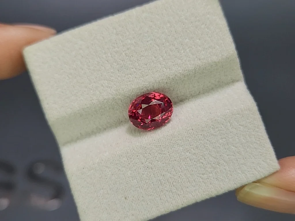 Spinel Mahenge Vivid Pink oval cut 3.02 carats, Tanzania Image №4