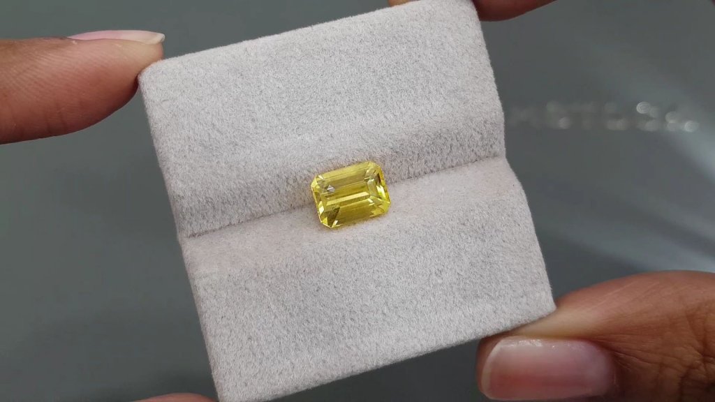 Ring with 3.02 carat gold sapphire in 18K yellow gold Image №7