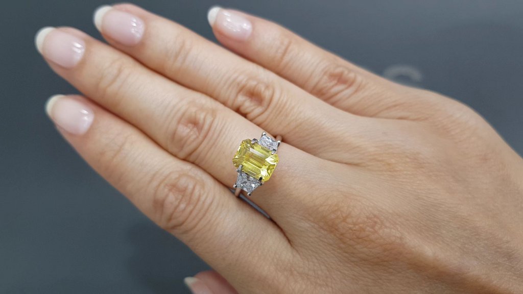 Ring with 3.02 carat gold sapphire in 18K yellow gold Image №8