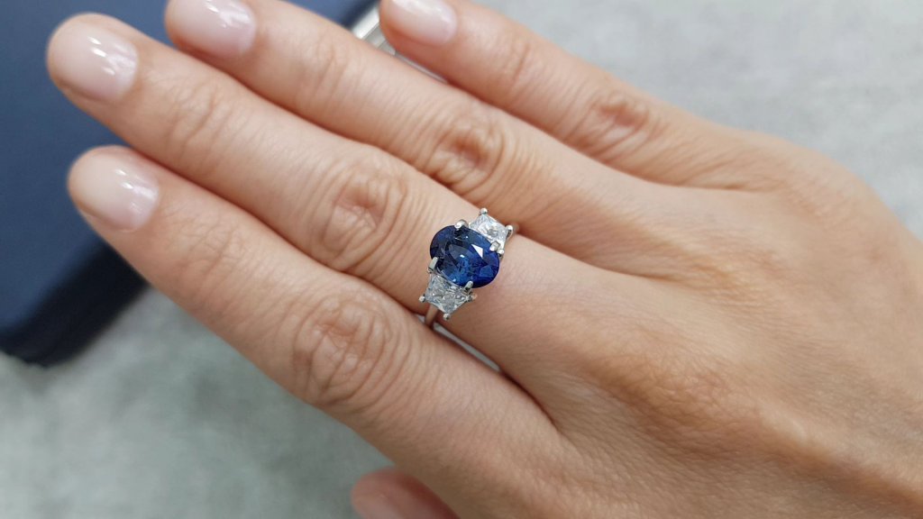 Cornflower blue sapphire 2.11 ct in oval cut, Sri Lanka Image №4