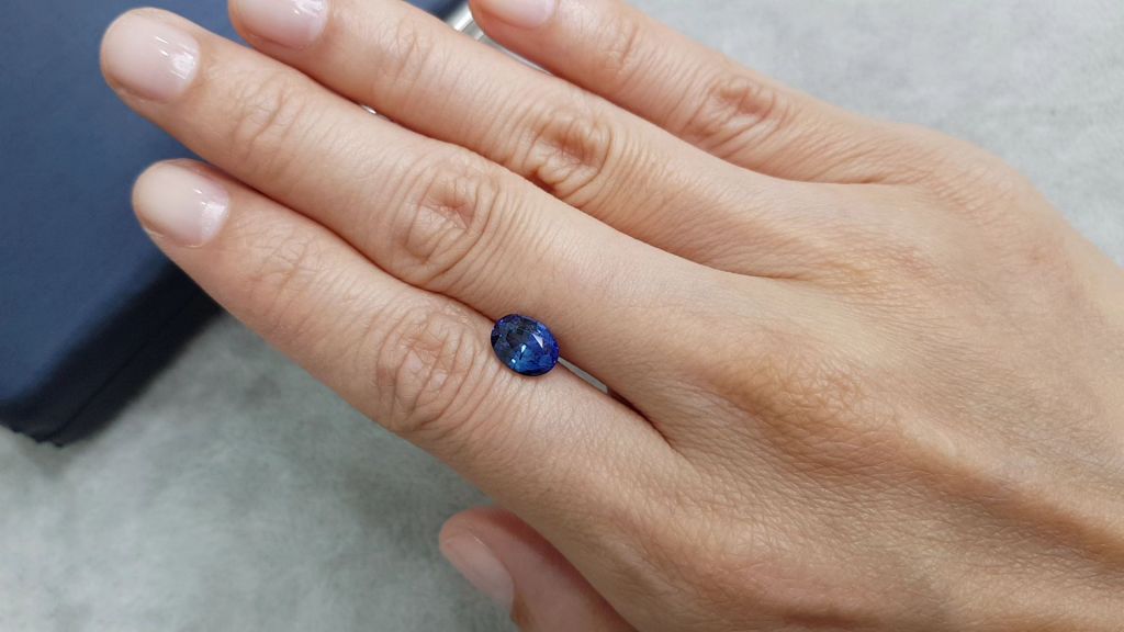 Cornflower blue sapphire 2.11 ct in oval cut, Sri Lanka Image №2