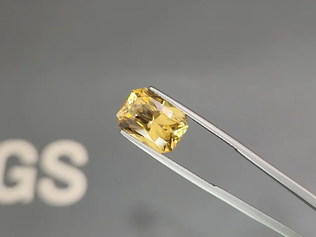 Golden yellow zircon from Sri Lanka 7.96 carats radiant cut Image №3