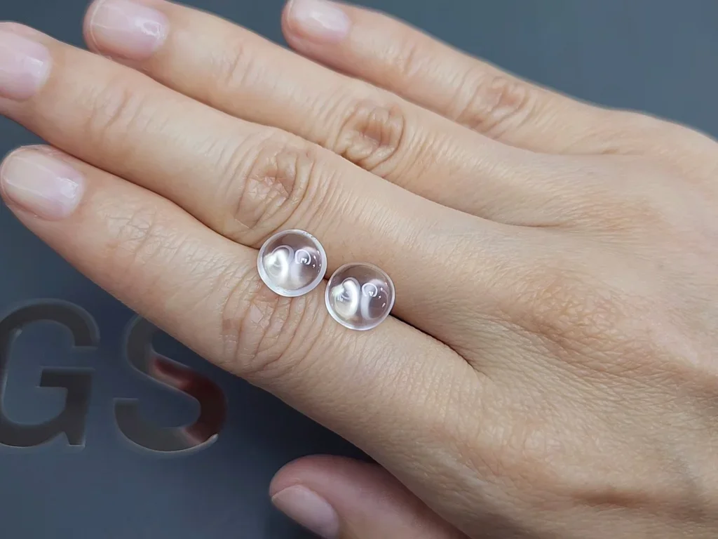 Pair of cabochon cut moonstones 5.04 carats, Burma Image №2
