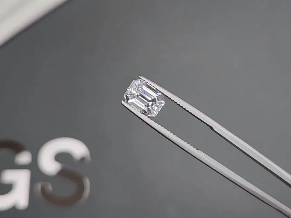 White sapphire in octagon cut 3.43 carats, Sri Lanka Image №3