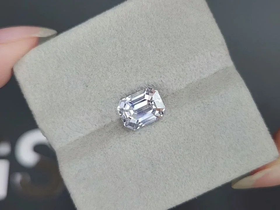 White sapphire in octagon cut 3.43 carats, Sri Lanka Image №4