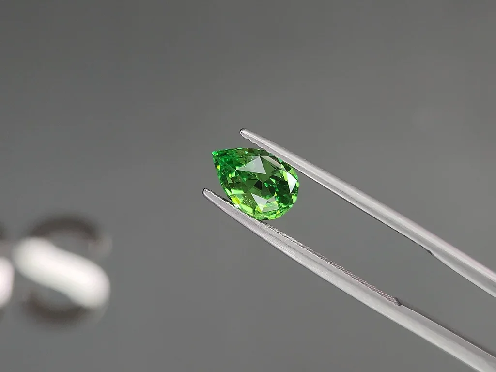Intense Green tsavorite garnet in pear cut 1.50 carats, Tanzania Image №3