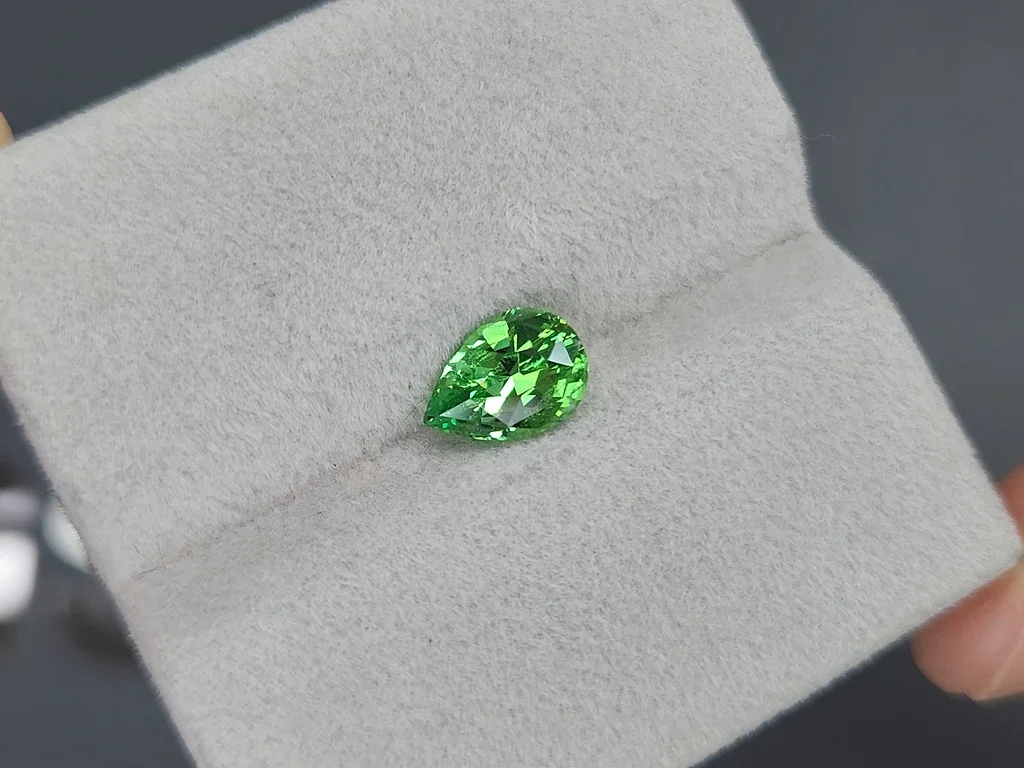 Intense Green tsavorite garnet in pear cut 1.50 carats, Tanzania Image №4