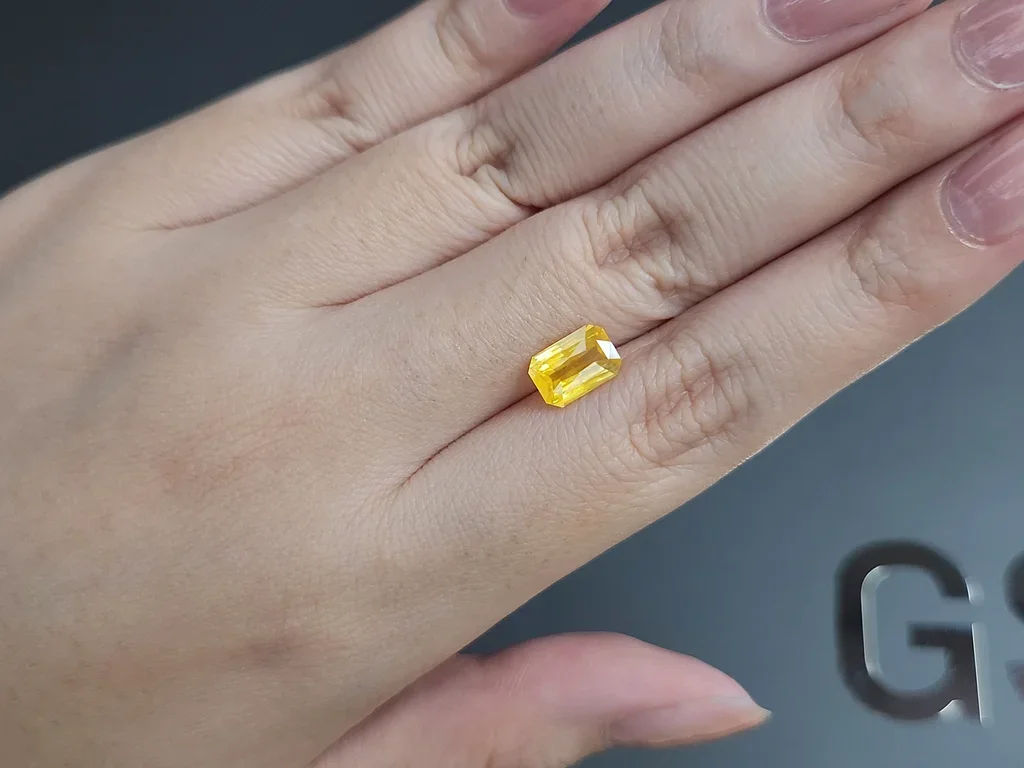 Vivid Yellow sapphire with silk effect in radiant cut 2.50 carats, Sri Lanka Image №2