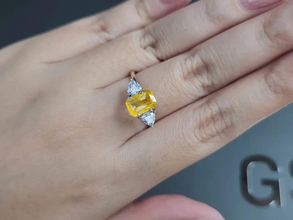 Vivid Yellow sapphire with silk effect in radiant cut 2.50 carats, Sri Lanka Image №5