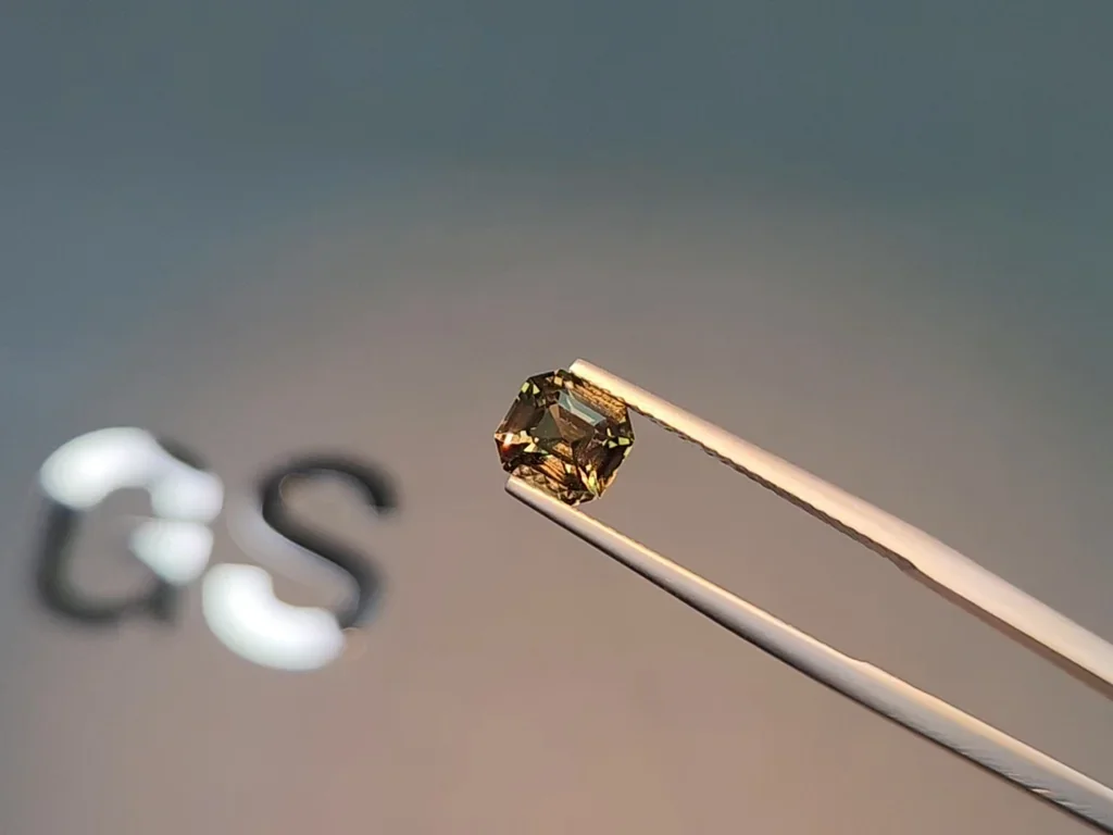 Unheated sapphire colour change asscher cut 1.52 carats, Sri Lanka Image №5
