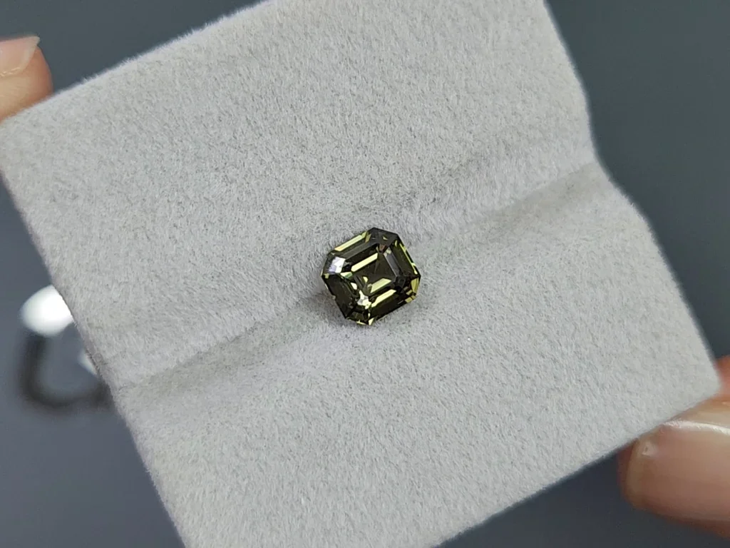 Unheated sapphire colour change asscher cut 1.52 carats, Sri Lanka Image №6