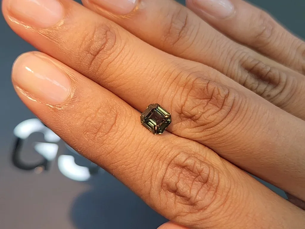 Unheated sapphire colour change asscher cut 1.52 carats, Sri Lanka Image №3